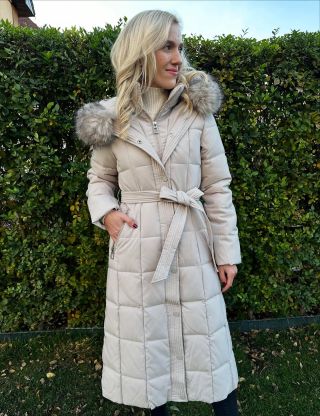 Jsou naskladněny očekávané zimní kabáty v barvě béžové a černé 🤩. Jsou opravdu luxusní, od velikosti S až po velikost XXL...